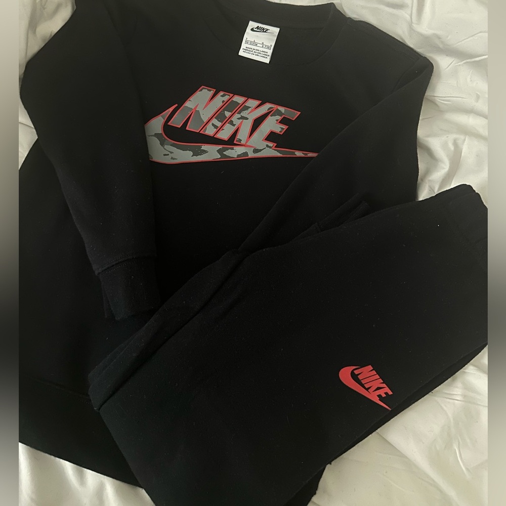 Kids Nike sweatsuit
